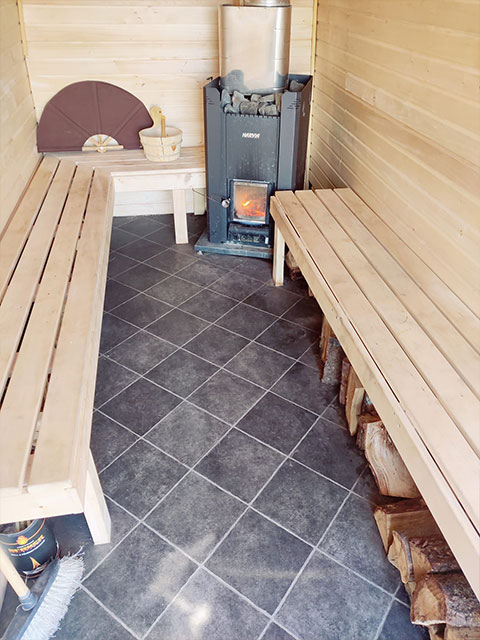 Mobil sauna i varevogn til surfere